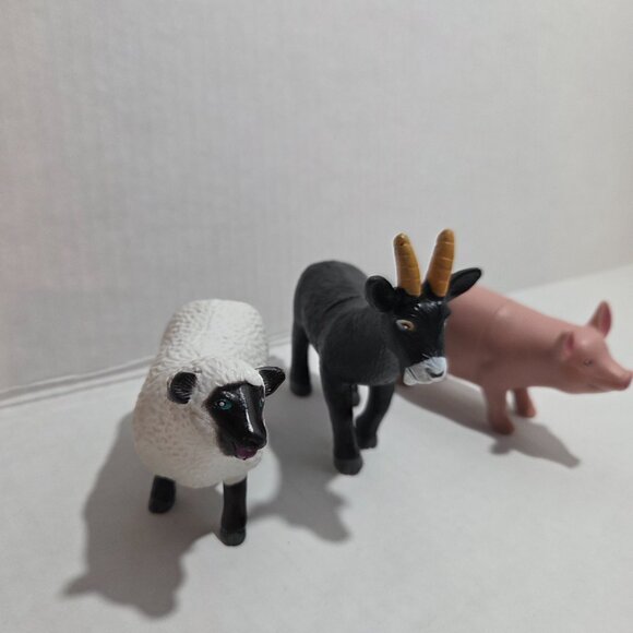 Learning Resource Farm Animals Goat, Pig, Sheep - Picture 6 of 7